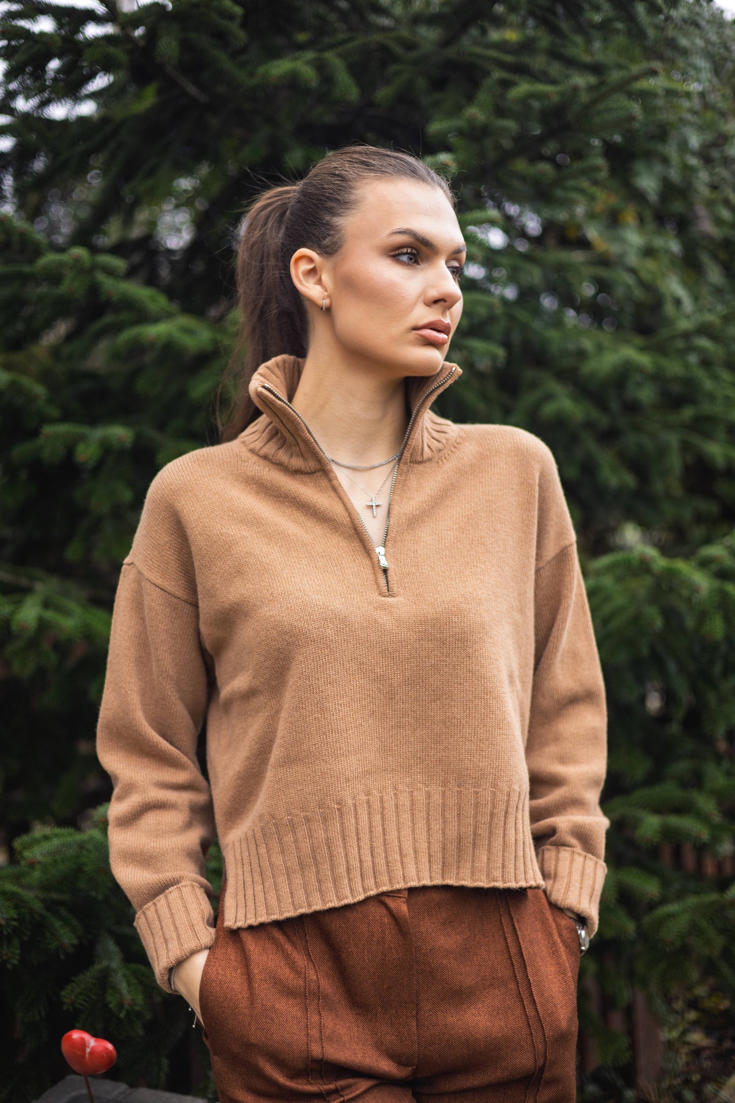 Pulover din mix cu casmir, cu guler inalt si fermoar