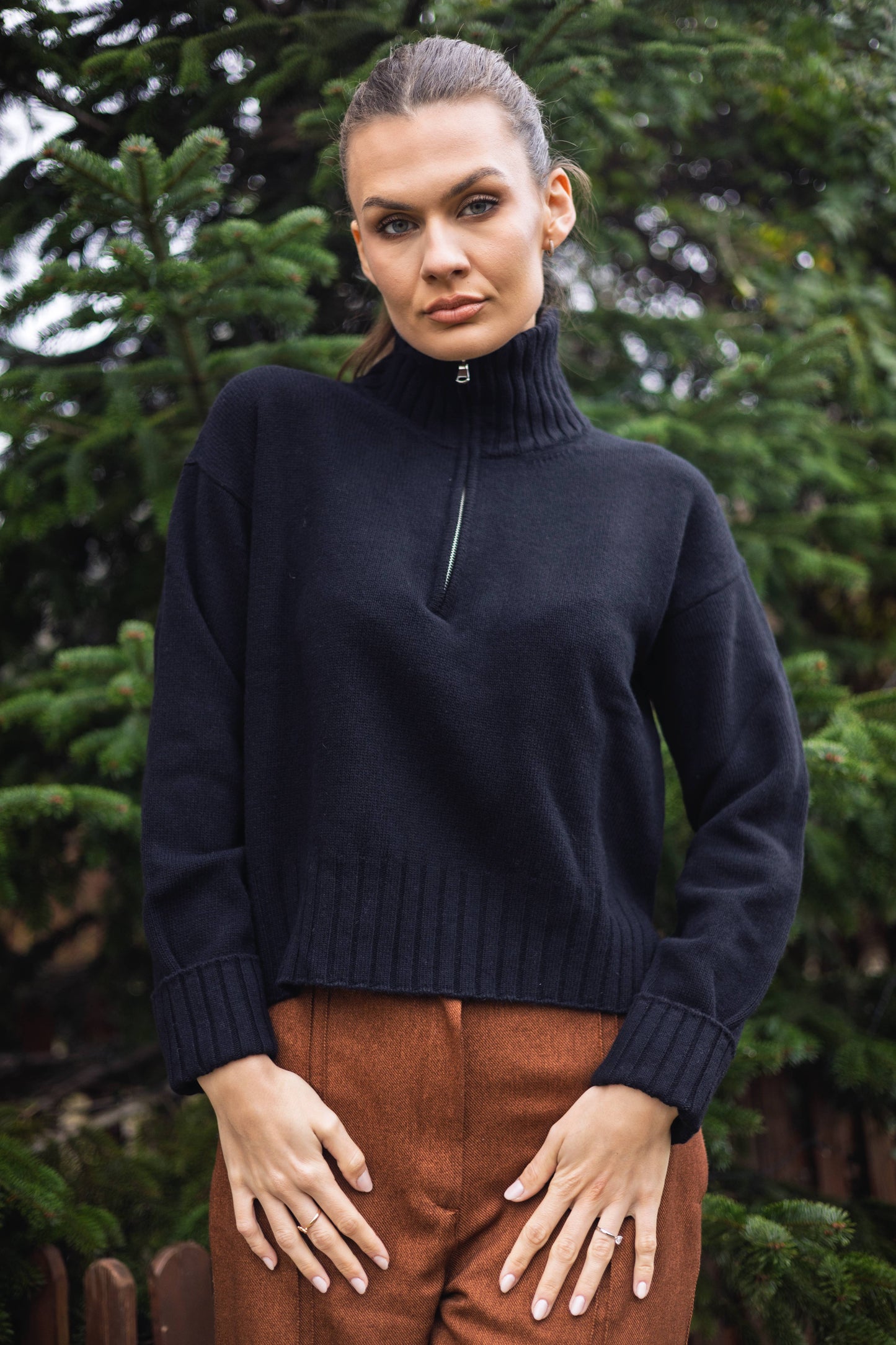 Pulover din mix cu casmir, cu guler inalt si fermoar